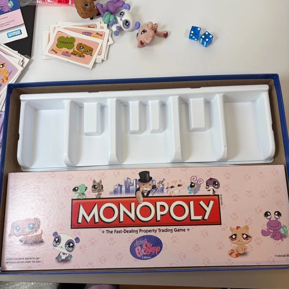 Monopoly Littlest Pet Shop Edition‎ 2008 COMPLETE w/ 4 Pets